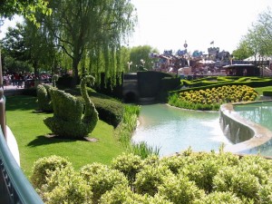 800px-park_and_water_scene_in_disneyland_paris_may_2005